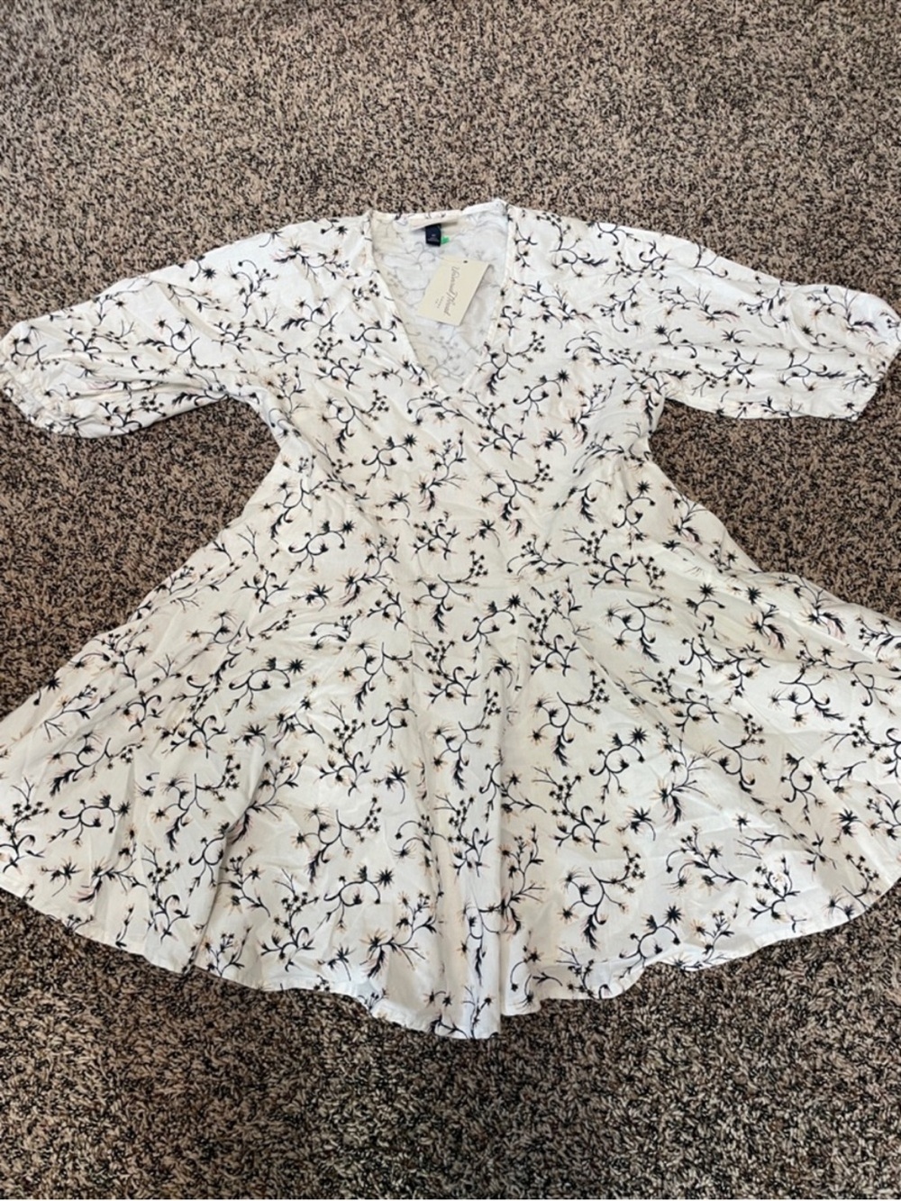 Universal Thread White Floral Elbow Sleeve V-Neck A Line Mini Skater Dress NWT - Picture 4 of 8